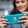Nintendo Switch Lite Consola Portátil - Azul Turquesa, Modelo SWLITE AT, Pantalla Táctil 5.5', 32 GB, Batería 3570 mAh, Compatible con Juegos en Modo Portátil